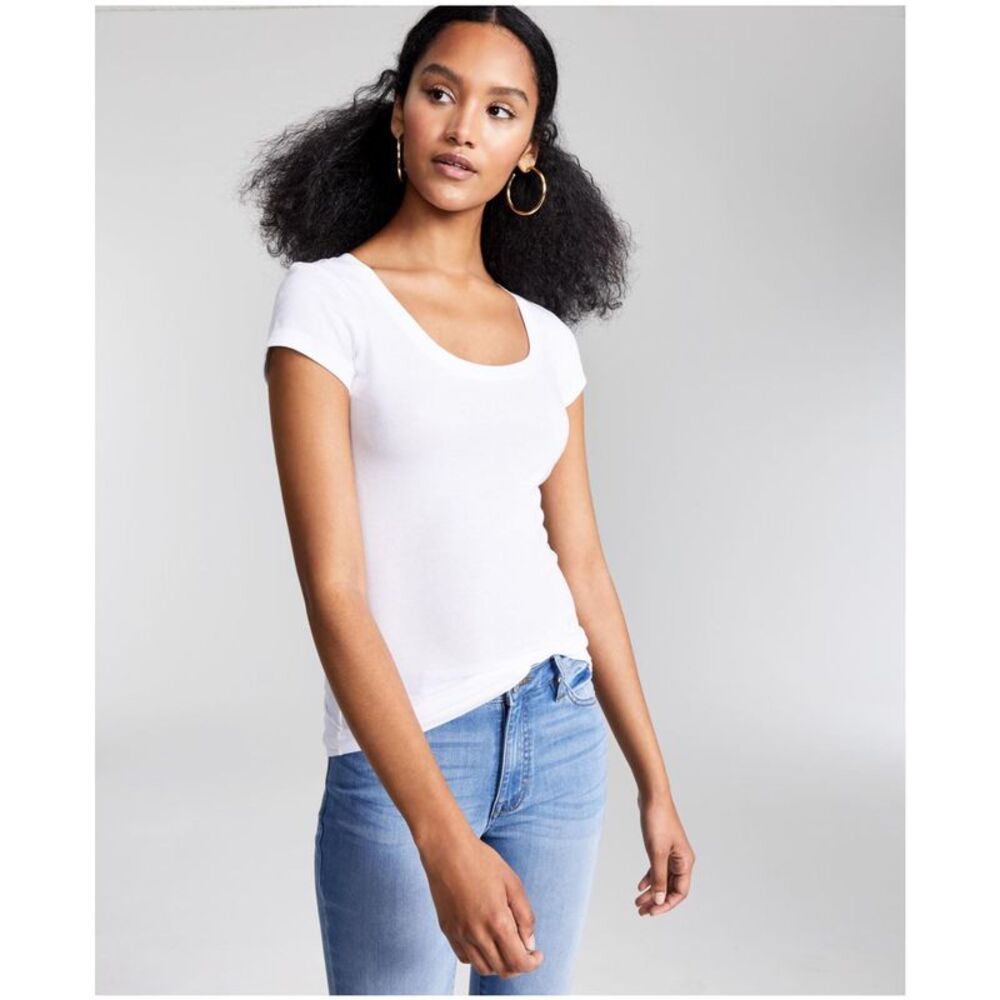 Aveto Womens Scoop Neck Basic T-Shirt, White, Juniors, M, DM